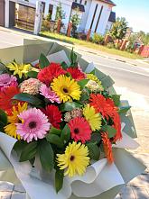 Букет цветов из:  Герберы #REPLACE_PRED# Красный Коммунар