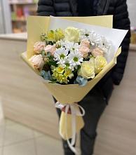 Букет цветов из:  Альстромерии, Розы и Хризантемы в Красный Коммунар