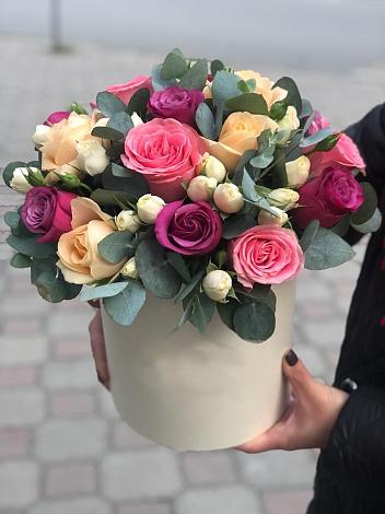 Цветочная композиция из Розы в шляпной коробке в Красный Коммунар