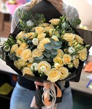 Букет цветов из:  Розы и Лизиантусы в Красный Коммунар
