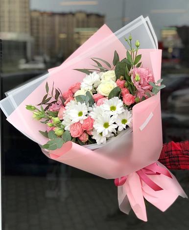 Букет цветов из: Розы, Лизиантусы и Хризантемы в Красный Коммунар